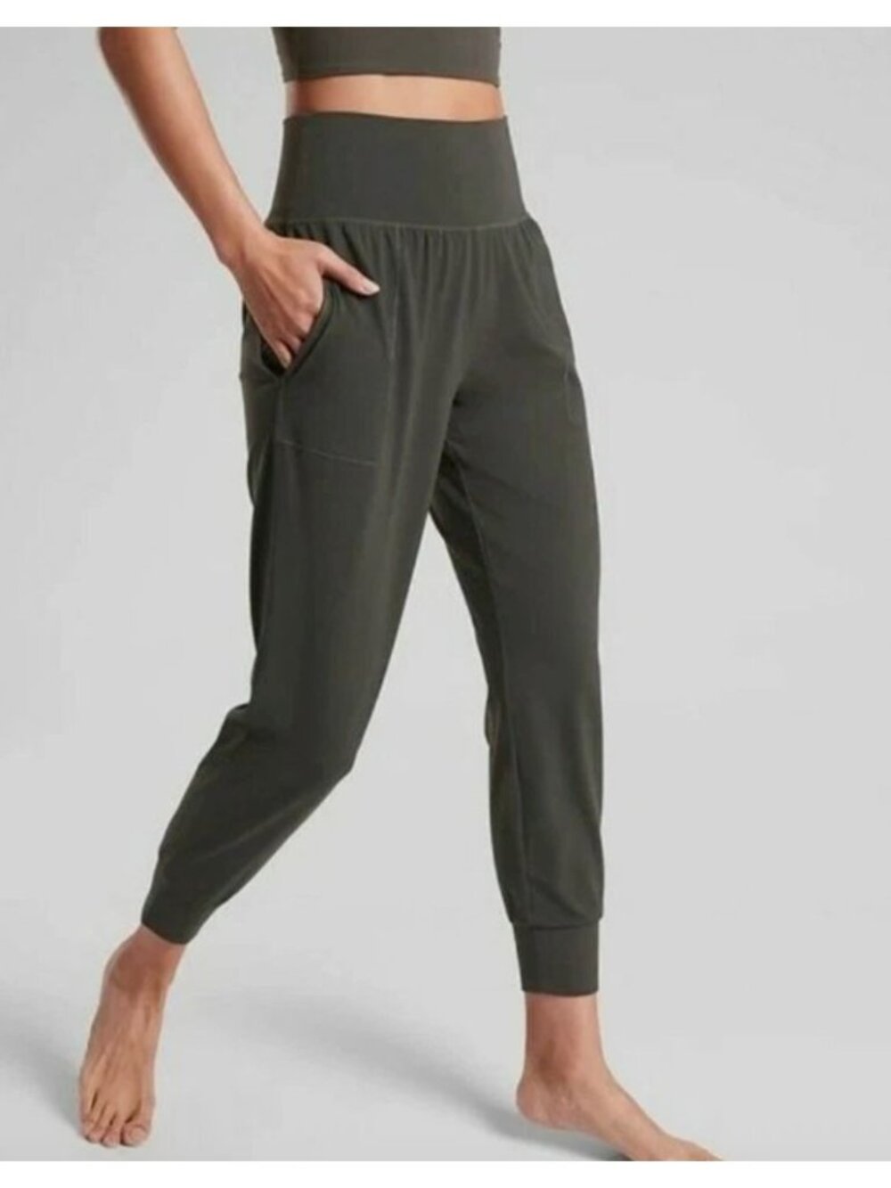 ATHLETA cruise jogger in powervita in olive size XS